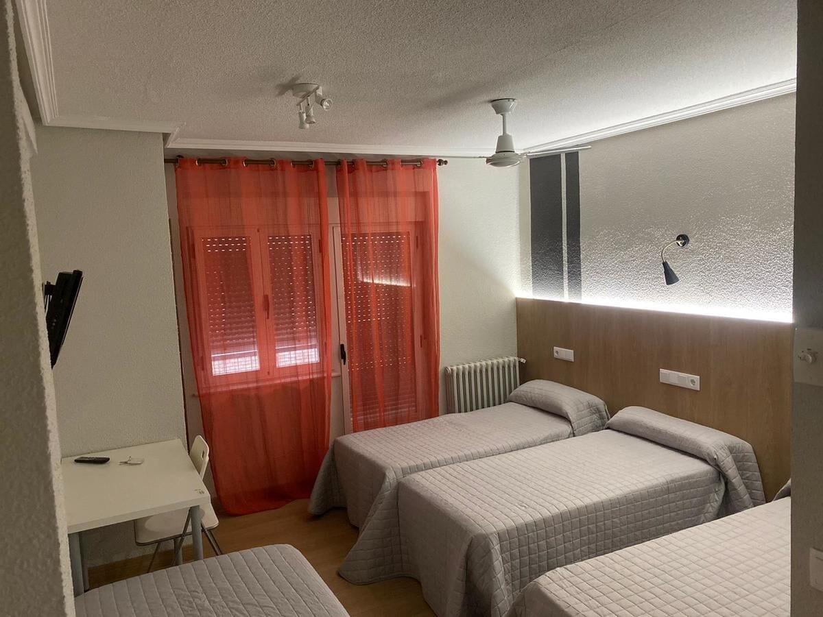 Hostal Uria Σαλαμάνκα Εξωτερικό φωτογραφία